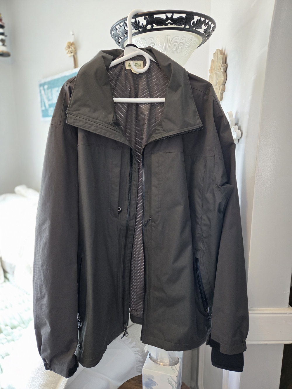 Men's  GanderDark Gray Lightweight Shell Jacket - Classic Outdoor Style